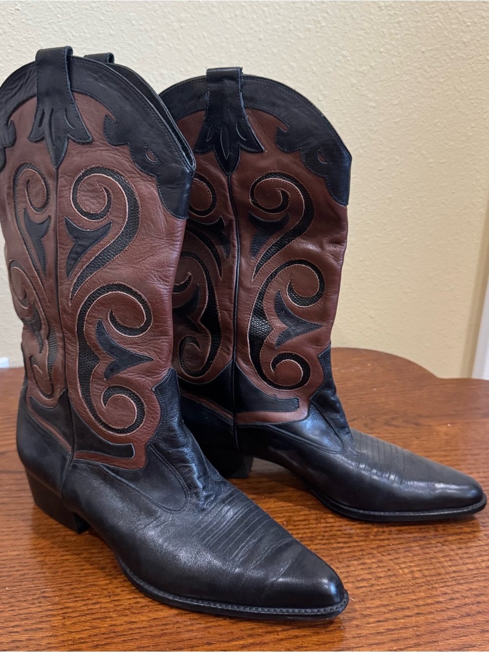 Women's Vintage Two-Tone Black and Brown Western Cowboy Boots